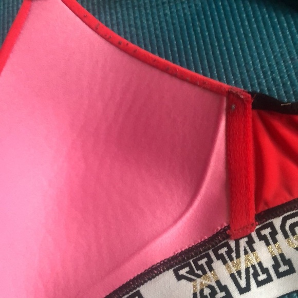 Victoria’s Secret Pink Wireless Lightly Lined Bra Red Black White Gold Logo Band - Picture 9 of 12